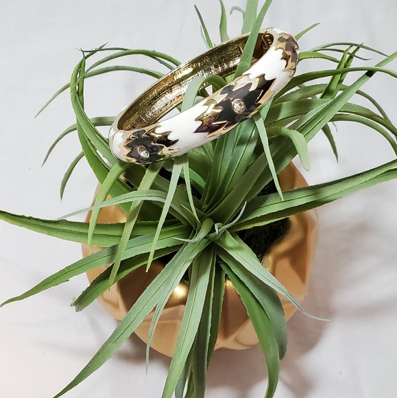 White, gold, aztec design Bracelet - Picture 2 of 4